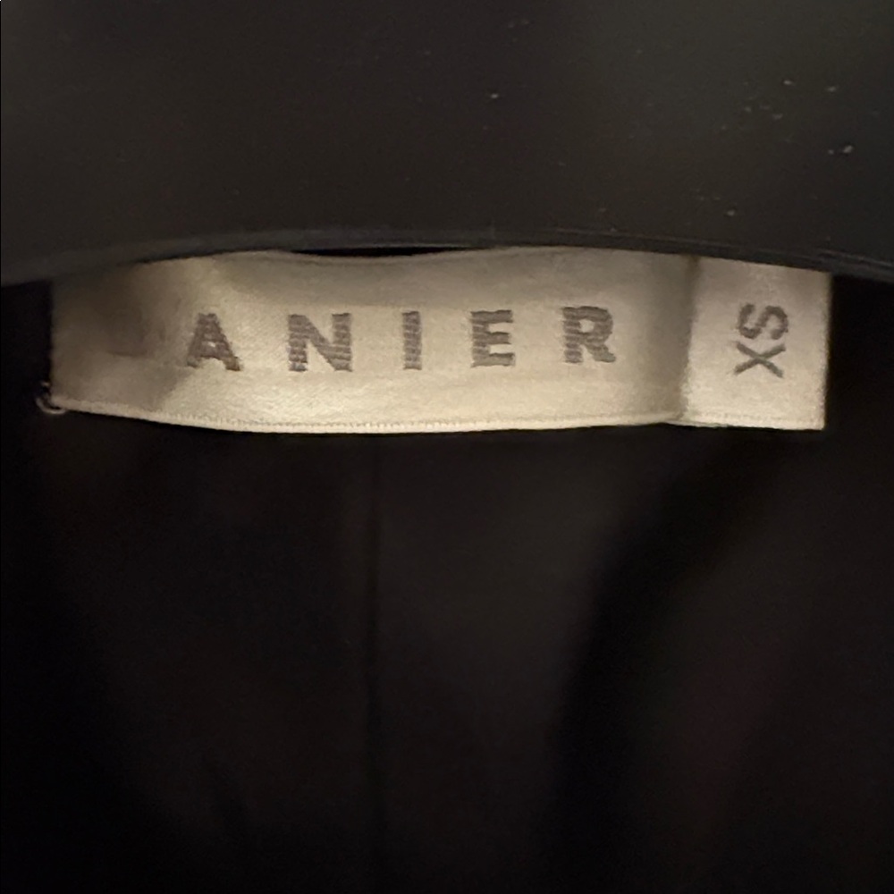 DANIER Women's Trench like Black Leather Belted Jacket Mint condition! - Picture 2 of 7